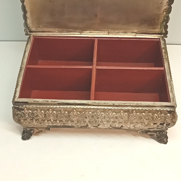 Vintage metal jewelry box with wood compartments. - Picture 5 of 8